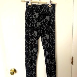 Suzy Shier Black Floral Lace Leggings Size Small